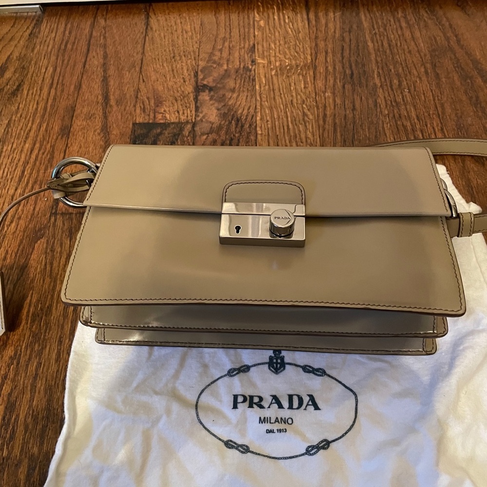 Prada leather bag - Picture 2 of 11